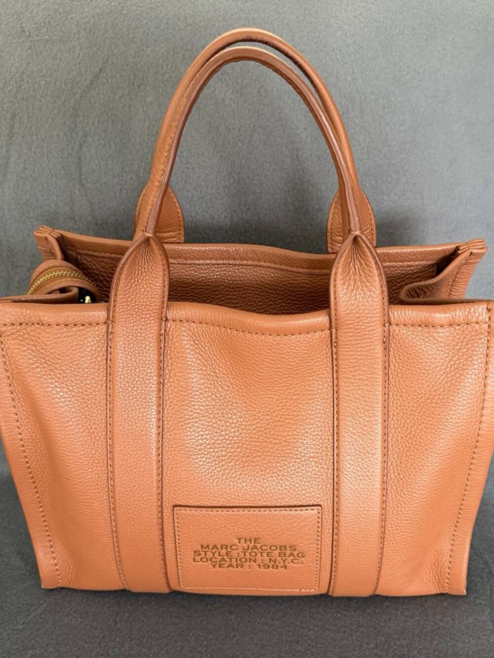 Marc Jacobs Leather Medium The Tote Bag (Argan Oil) - Picture 2 of 10